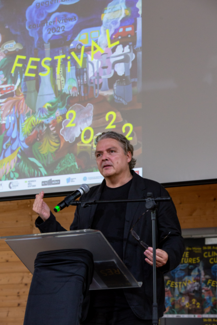 Künstlerischer Leiter Martin Zähringer/ Berlin eröffnet das Festival/ Artistic director Martin Zähringer/ Berlin opens the festival